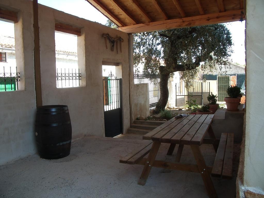 La Casa Del Cartero Pablo Guest House Saldana de Ayllon Exterior photo