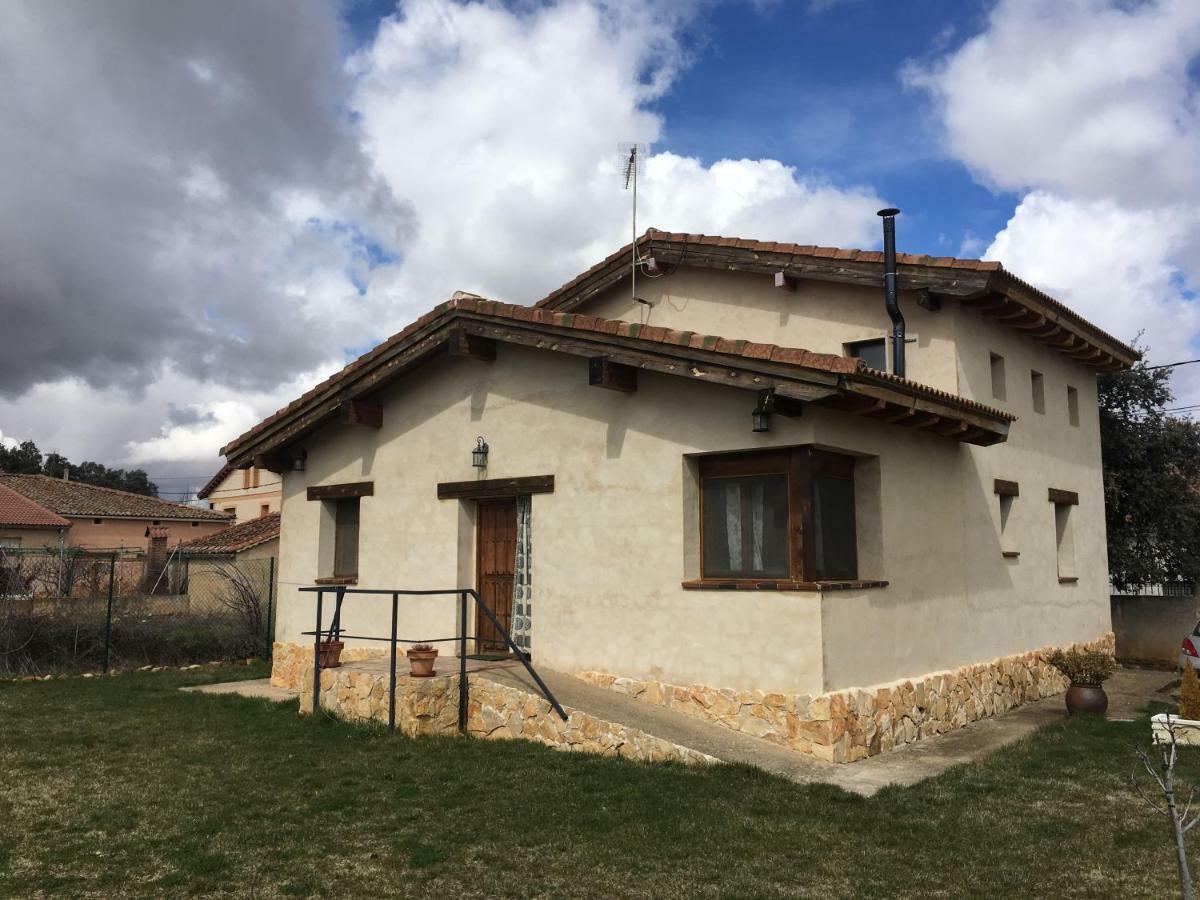 La Casa Del Cartero Pablo Guest House Saldana de Ayllon Exterior photo